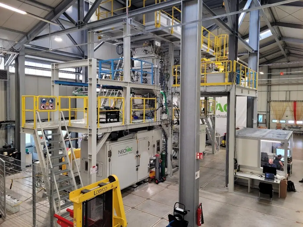 Pilot system for Zn PVD coating equipped with NEOVAC's cutting-edge Plasma Enhanced Evaporation